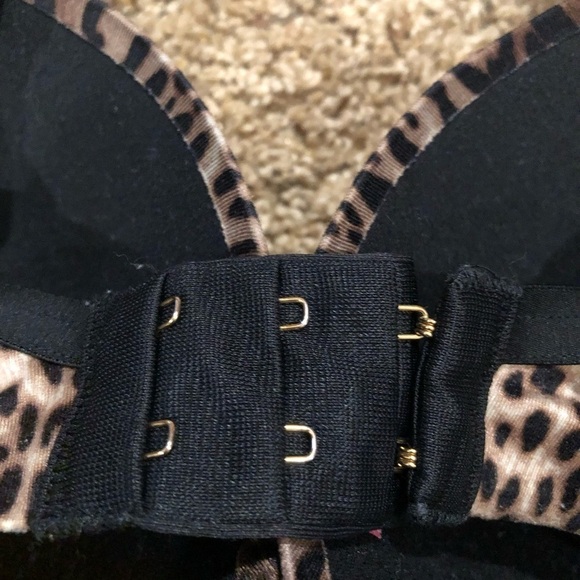 Betsy Johnson Bra/ size 30 DDD/ hock and closure REG & racetrack / leopard print - Picture 8 of 9
